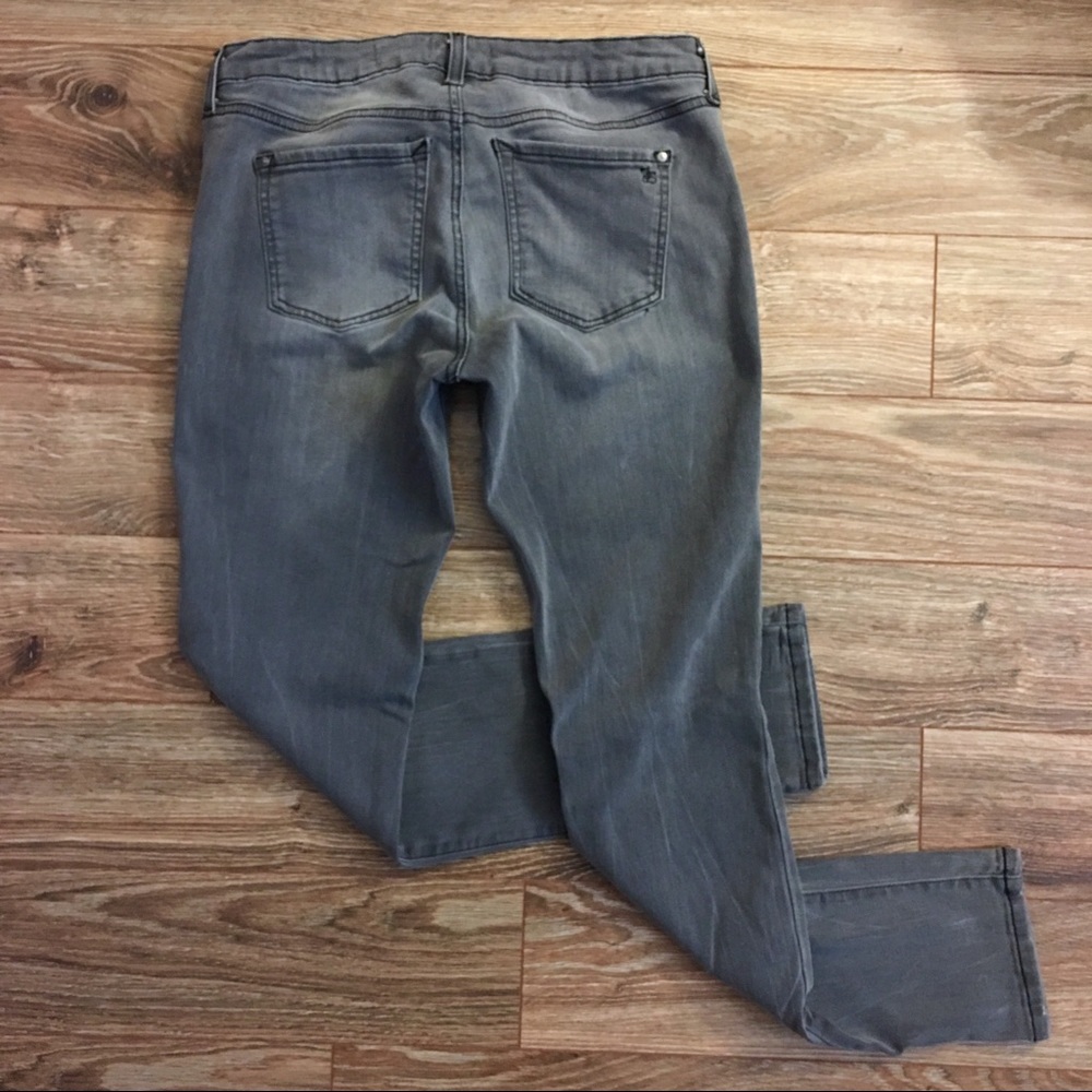 Jessica Simpson Gray Distressed Jeggings - Picture 2 of 5